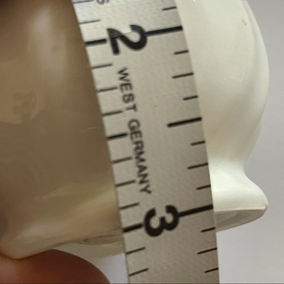 Classy Salt and Pepper Shakers - Picture 6 of 7